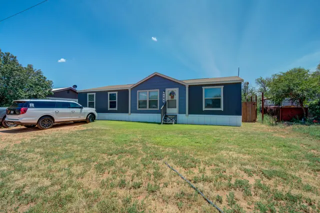 Front exterior — 104 E Cragin Street, Sundown, TX 79372