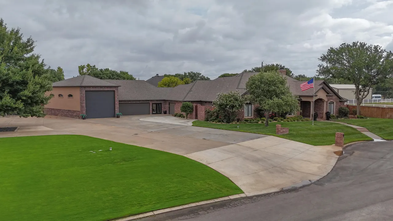Photo 4 — 8302 County Road 6920, Lubbock, TX 79407
