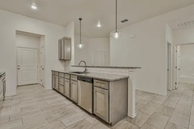 Photo 4 — 5510 Kemper Street, Lubbock, TX 79416