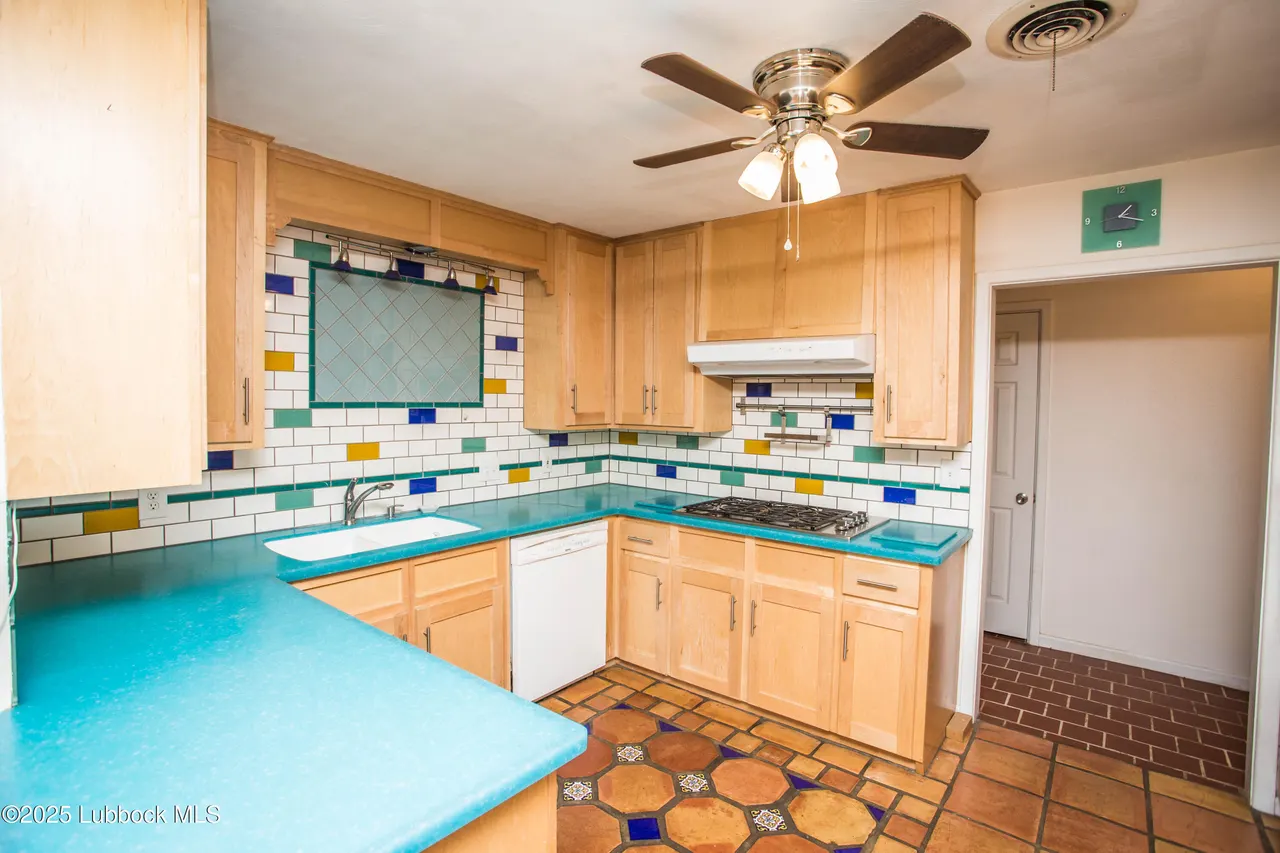 Photo 13 — 5424 31st Street, Lubbock, TX 79407