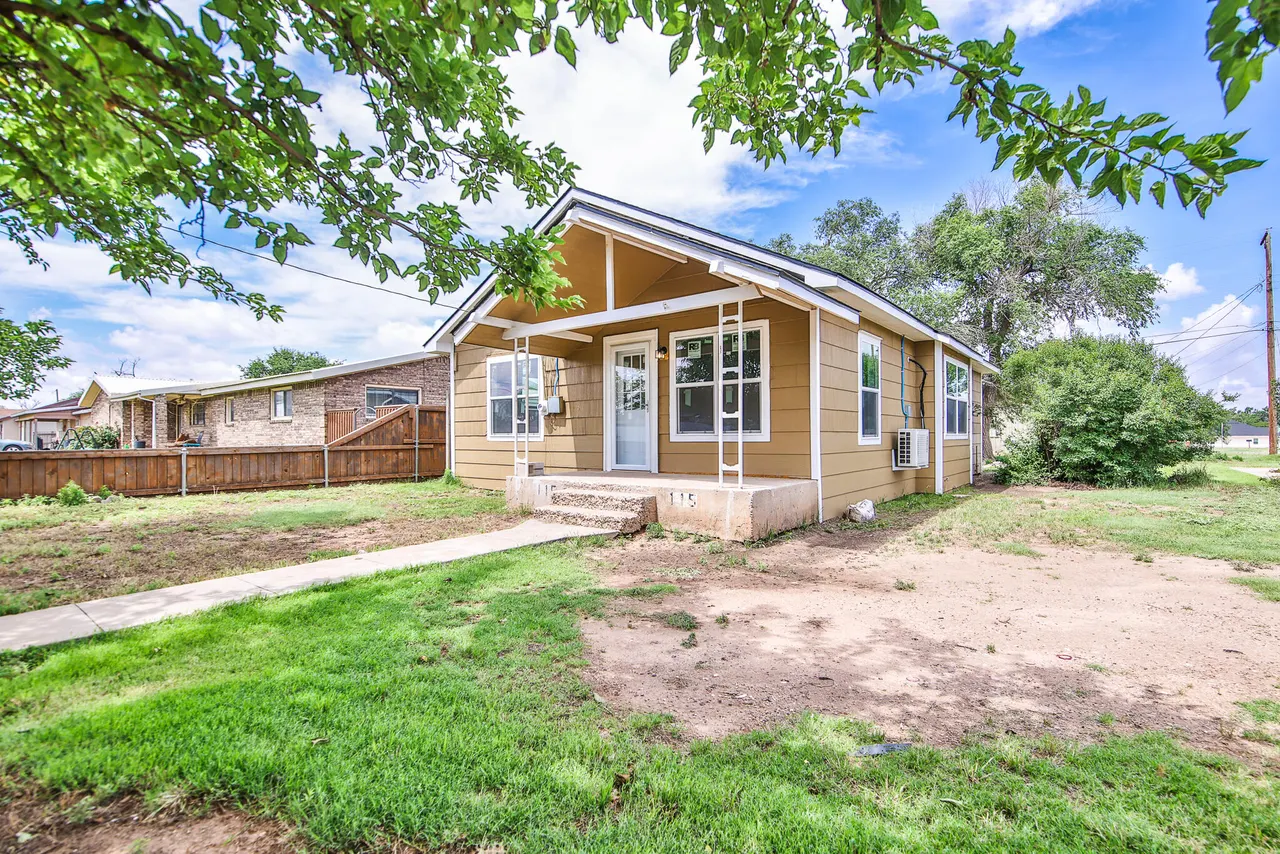 Photo 2 — 115 Yonkers Street, Plainview, TX 79072