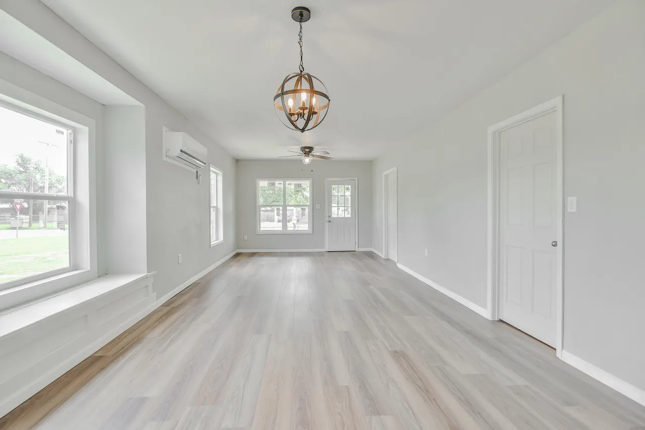 Photo 8 — 115 Yonkers Street, Plainview, TX 79072