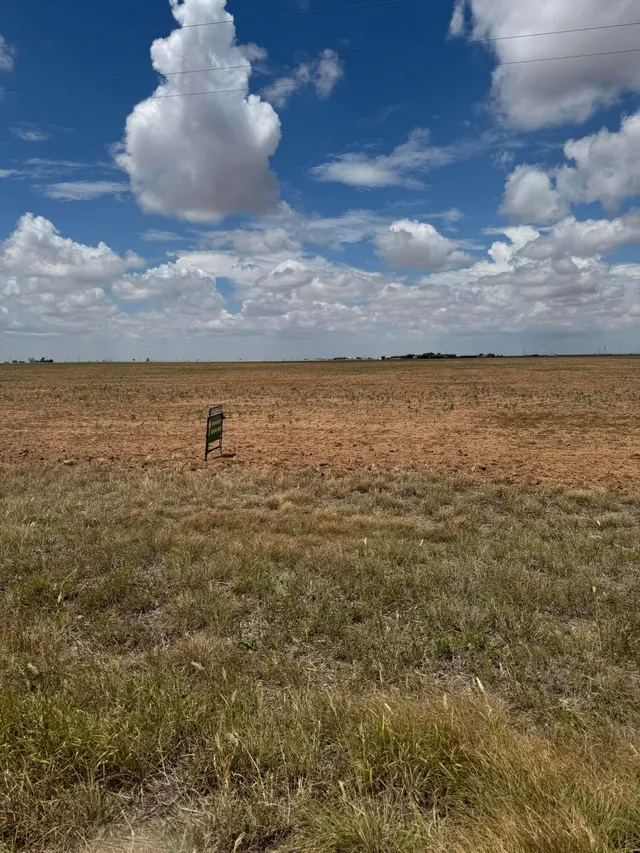 Photo 2 — E 597, Idalou, TX 79329