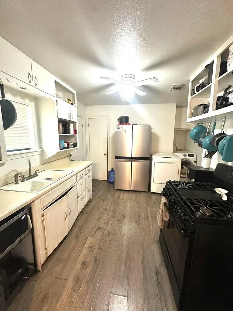 Photo 7 — 300 Amarillo Street, Plainview, TX 79072