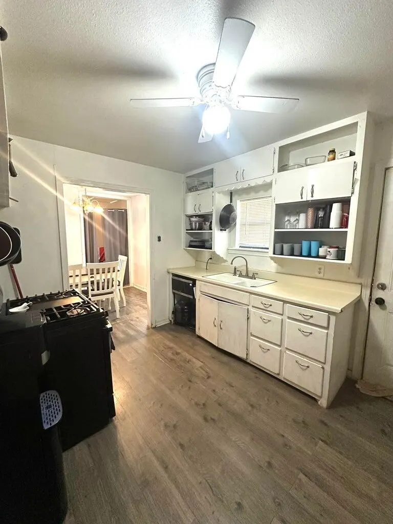 Photo 8 — 300 Amarillo Street, Plainview, TX 79072