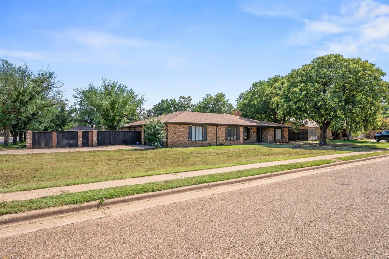 Photo 3 — 5401 20th Street, Lubbock, TX 79407