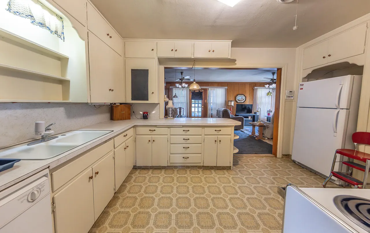 Photo 10 — 1718 28th Street, Lubbock, TX 79411
