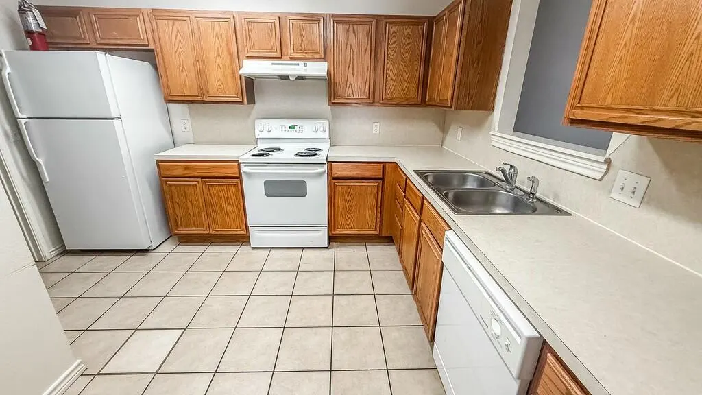 Photo 14 — 912 N Bangor Avenue, Lubbock, TX 79416