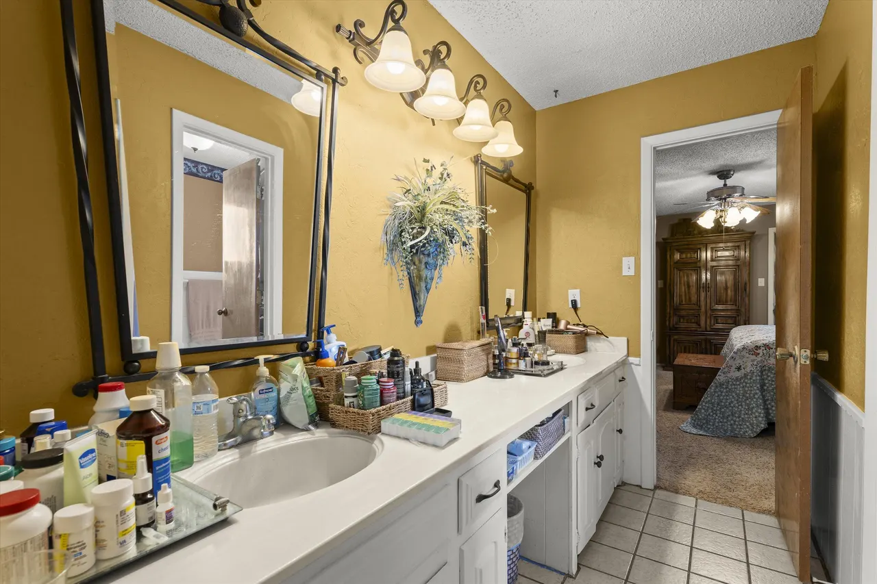 Photo 13 — 2001 Longhorn Drive, Levelland, TX 79336