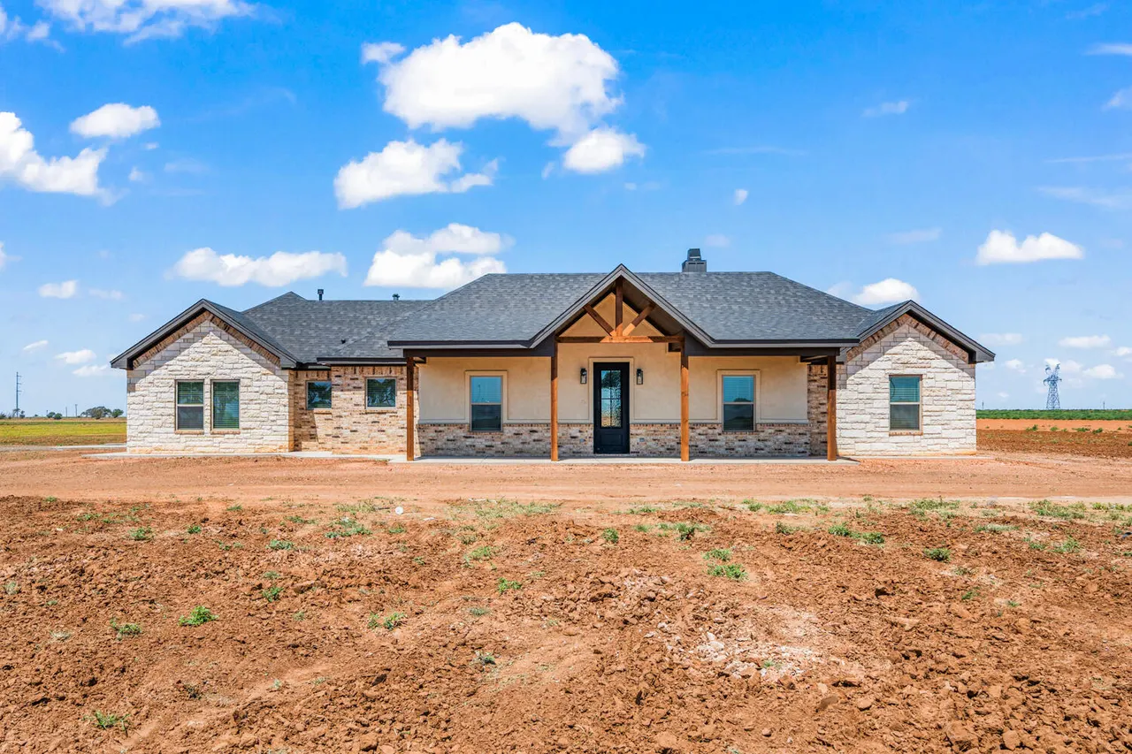 Front exterior — 7013 N Farm To Market Road 1729, Idalou, TX 79329