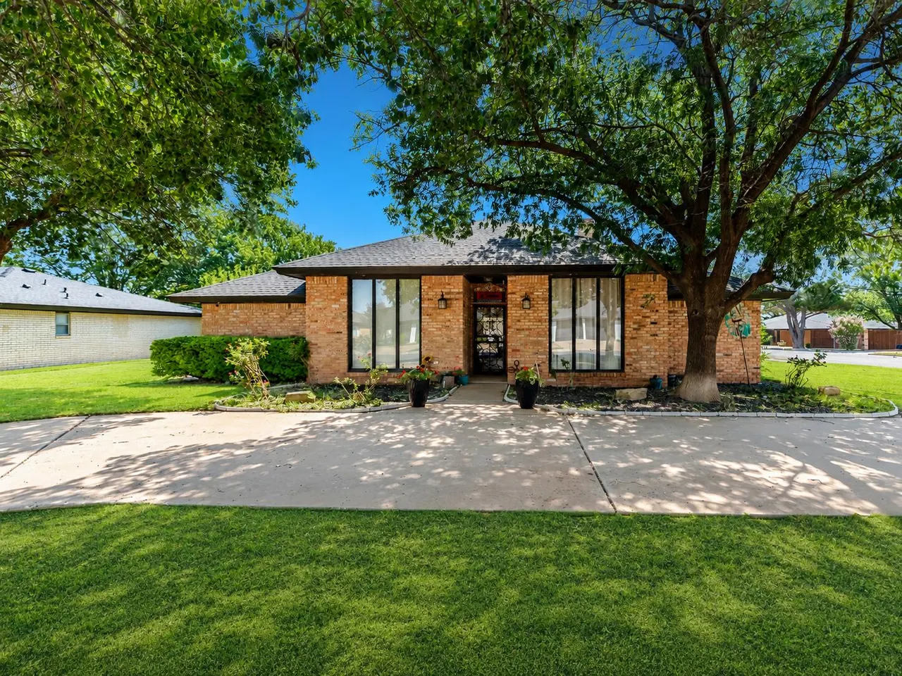 Front exterior — 2041 Longhorn Drive, Levelland, TX 79336