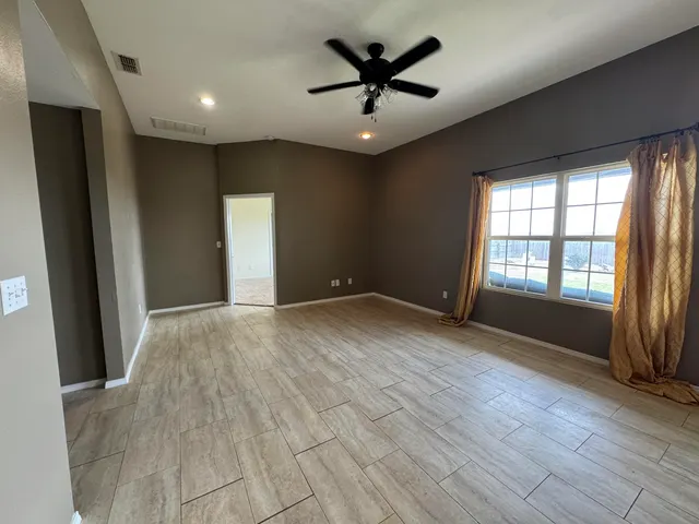 Photo 8 — 506 E 7th Street, Idalou, TX 79329