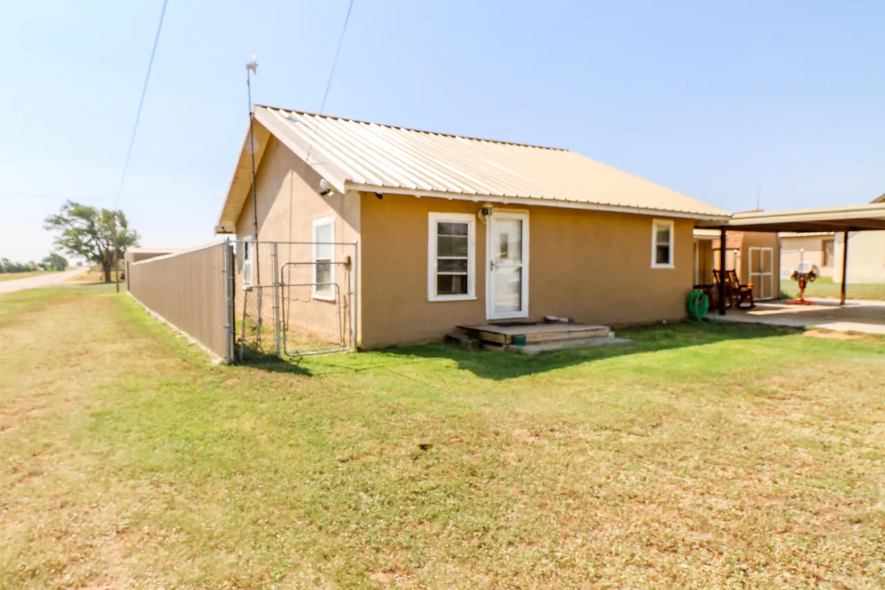 Photo 6 — 101 Wood Avenue, Amherst, TX 79312