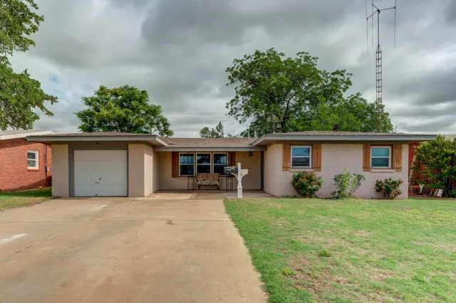 Photo 2 — 4818 46th Street, Lubbock, TX 79414
