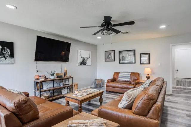 Photo 2 — 811 Borger Street, Plainview, TX 79072
