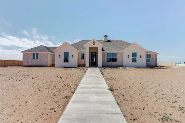 Photo 2 — 1011 County Rd 7715, Lubbock, TX 79423