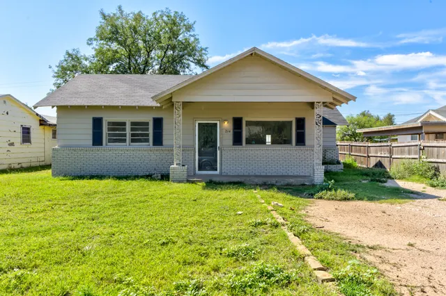 Front exterior — 214 E 6th Street, Idalou, TX 79329