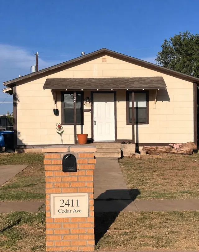 Front exterior — 2411 Cedar Avenue, Lubbock, TX 79404