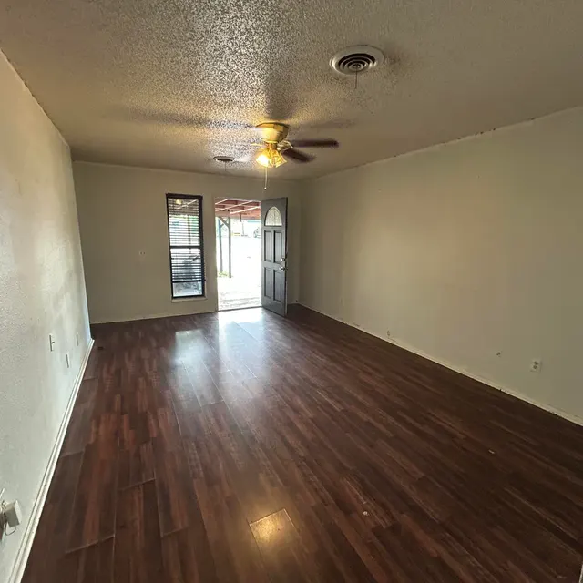Photo 7 — 407 S Collins Avenue, Tulia, TX 79088