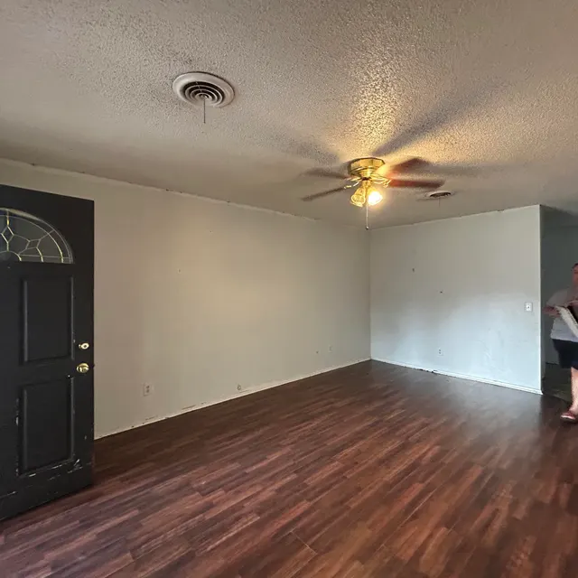 Photo 5 — 407 S Collins Avenue, Tulia, TX 79088
