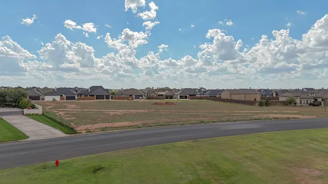 Photo 3 — 910 Cambridge Avenue, Wolfforth, TX 79382