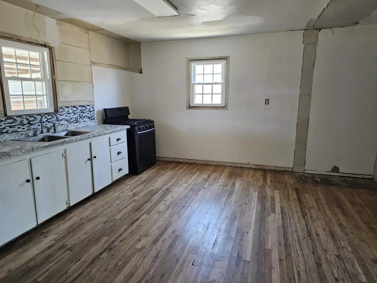 Photo 3 — 112 Holly Street, Levelland, TX 79336