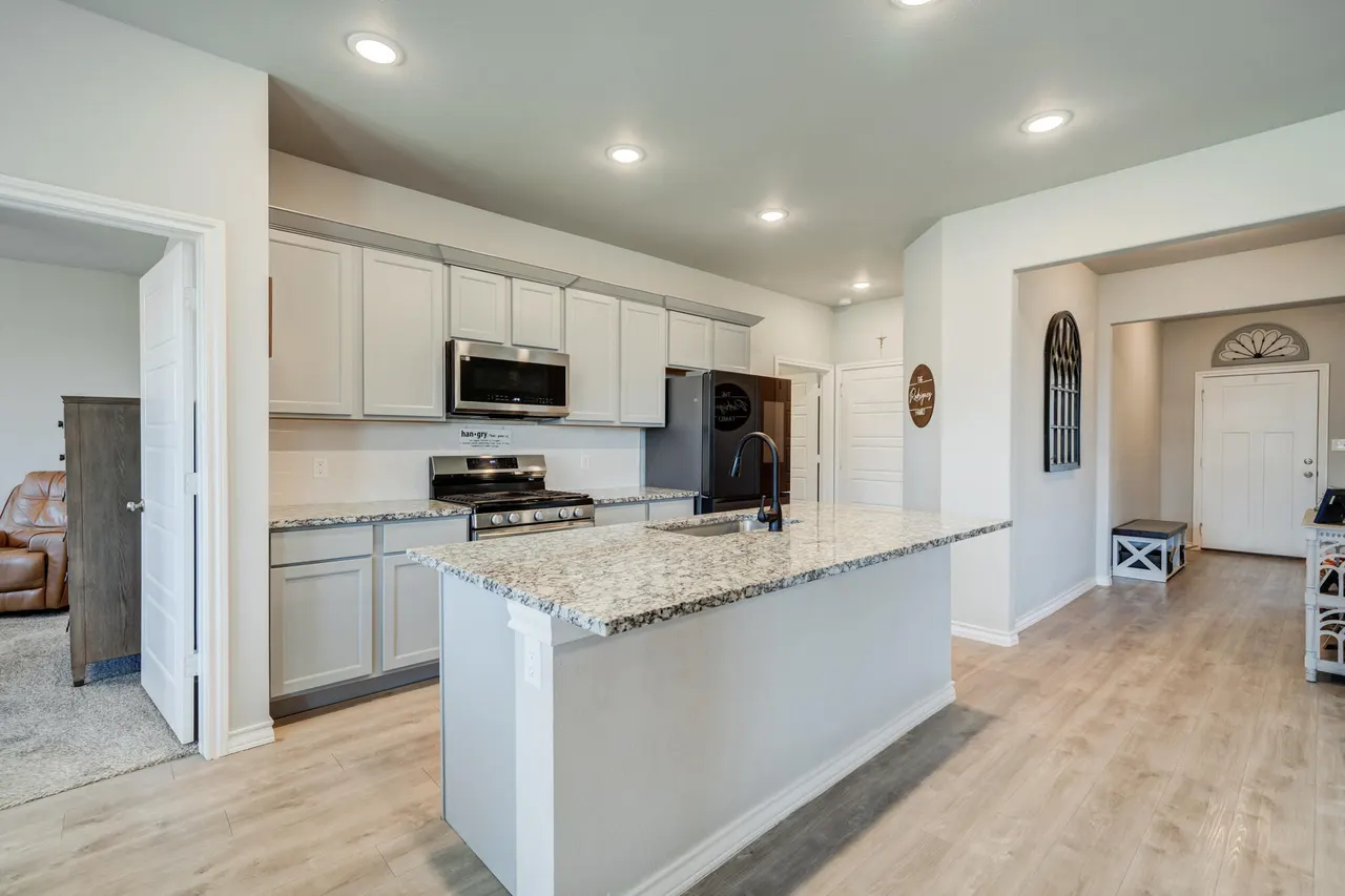 Photo 3 — 7725 96th Street, Lubbock, TX 79424