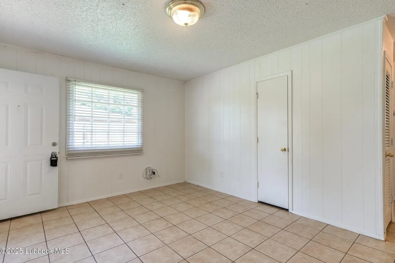Photo 6 — 2304 40th Street, Lubbock, TX 79412