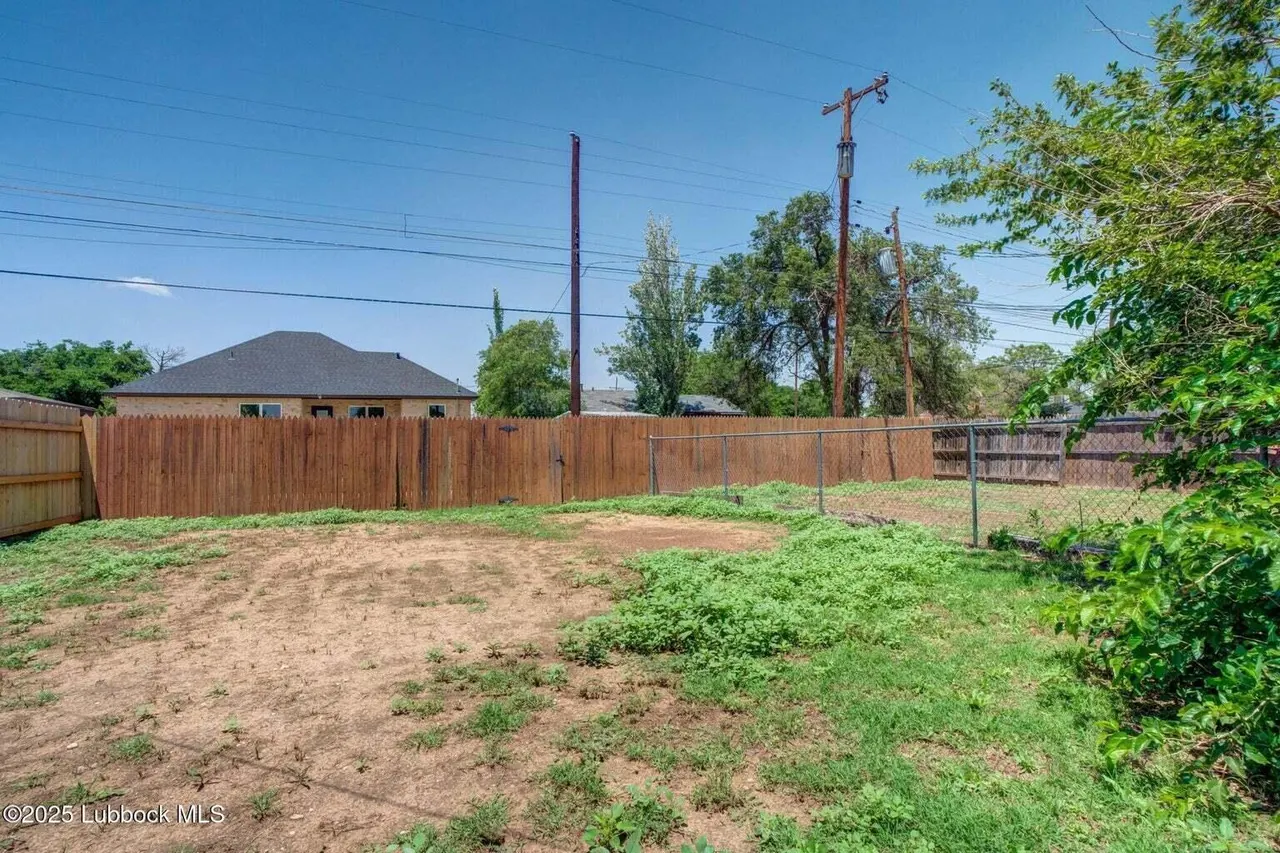 Photo 22 — 2304 40th Street, Lubbock, TX 79412