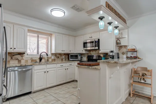 Photo 3 — 8010 Richmond Avenue, Lubbock, TX 79424