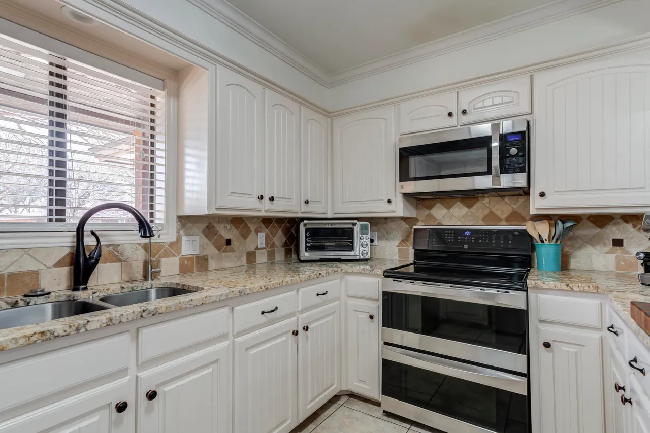 Photo 4 — 8010 Richmond Avenue, Lubbock, TX 79424