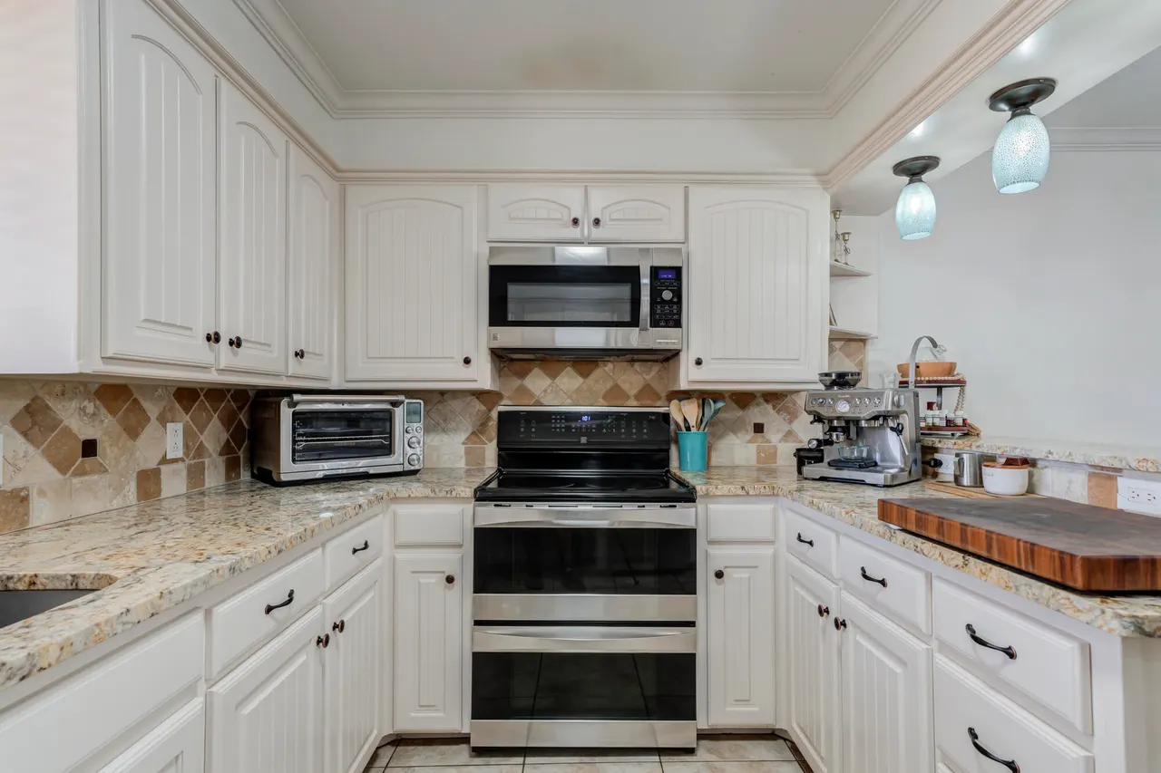 Photo 5 — 8010 Richmond Avenue, Lubbock, TX 79424