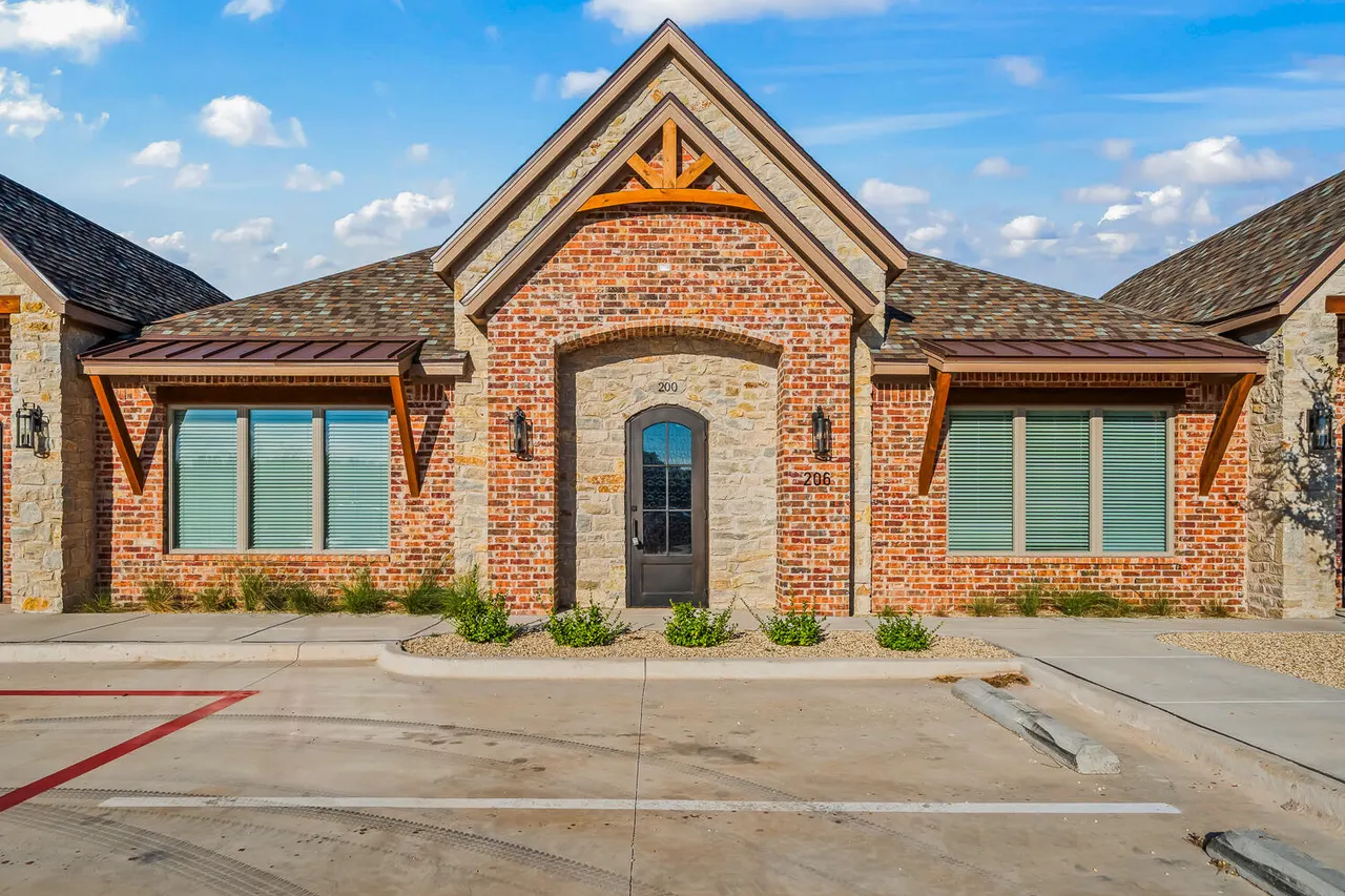 Photo 3 — 206 Slide Road, Lubbock, TX 79416