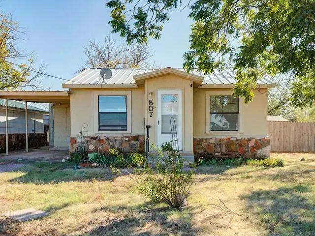Front exterior — 807 W 5th Street, Wolfforth, TX 79382