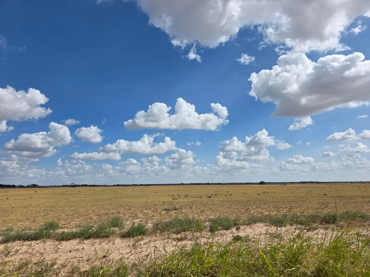 Front exterior — Cr 6100, Lubbock, TX 79415