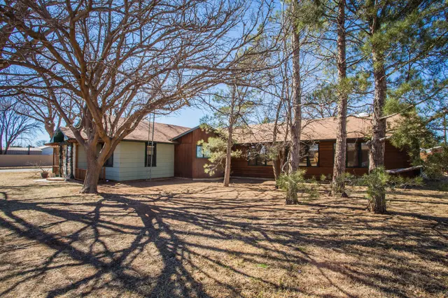 Front exterior — 312 Ave D, Olton, TX 79064