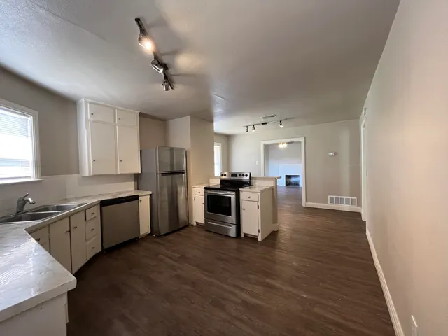 Photo 4 — 2610 30th Street, Lubbock, TX 79410