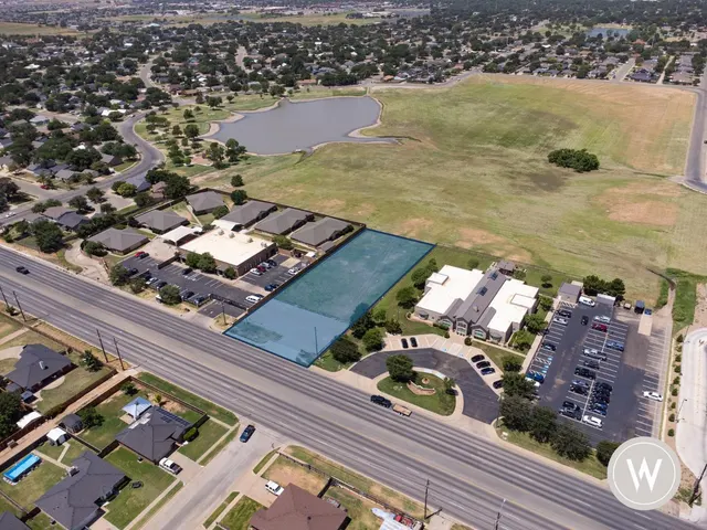 Photo 2 — 8902 University, Lubbock, TX 79423