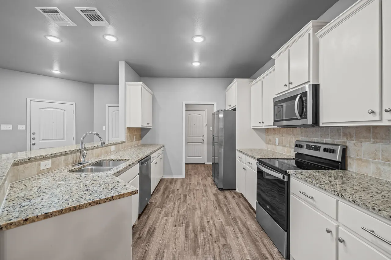 Photo 7 — 704 Hillshire Avenue, Wolfforth, TX 79382