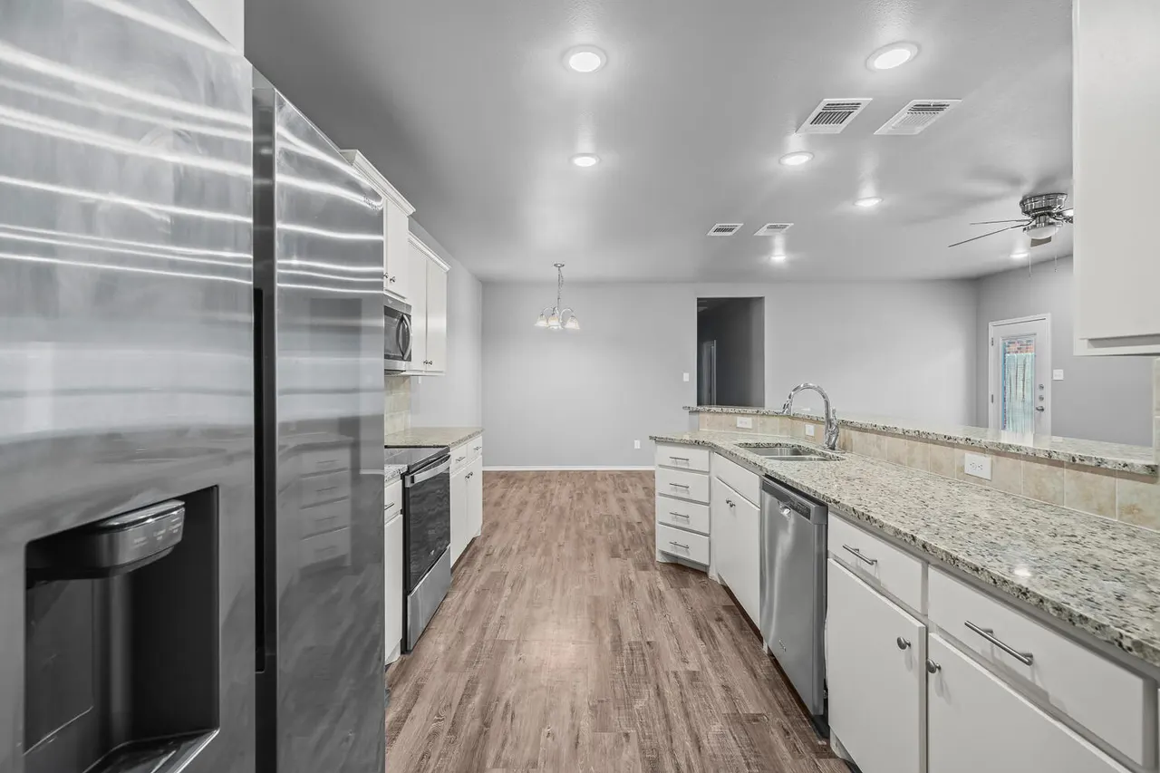 Photo 8 — 704 Hillshire Avenue, Wolfforth, TX 79382