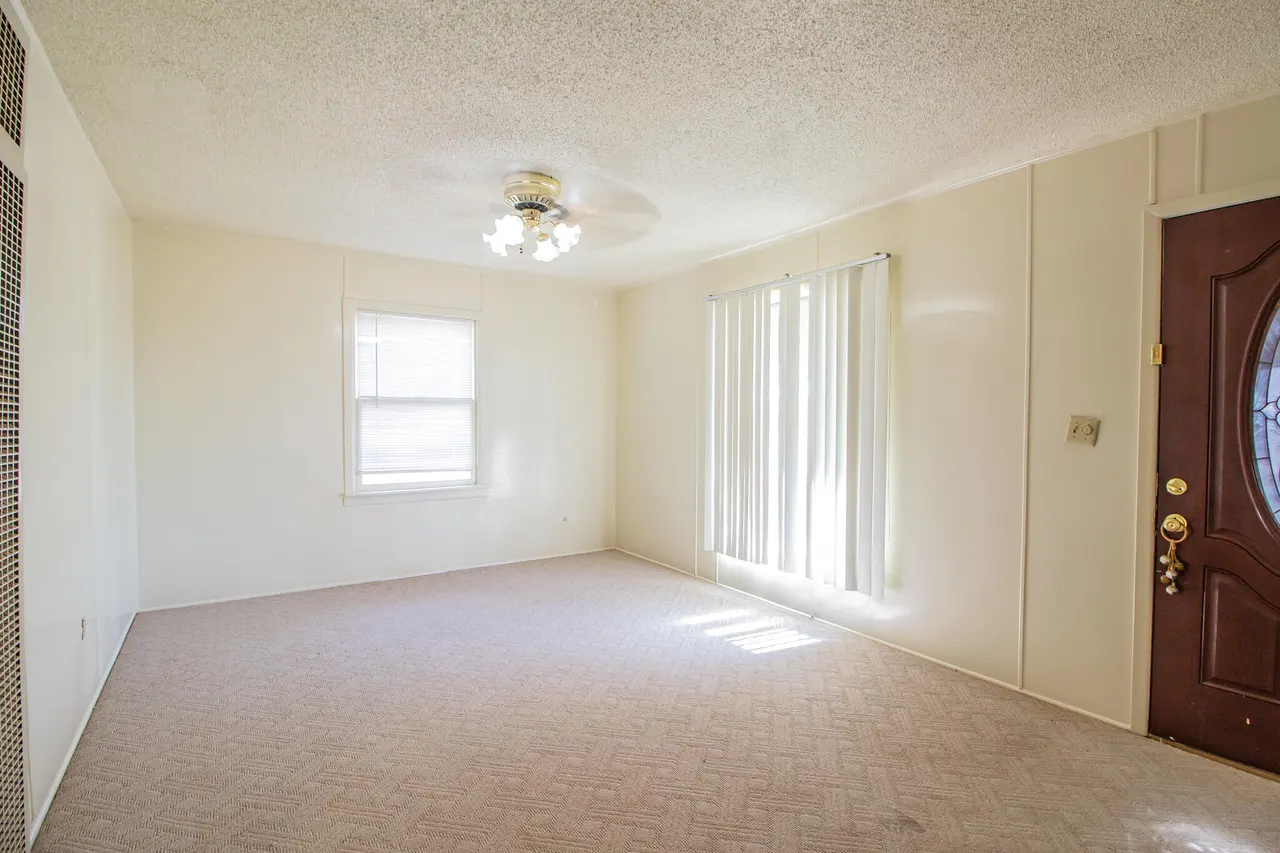 Photo 4 — 202 Avenue C, Levelland, TX 79336