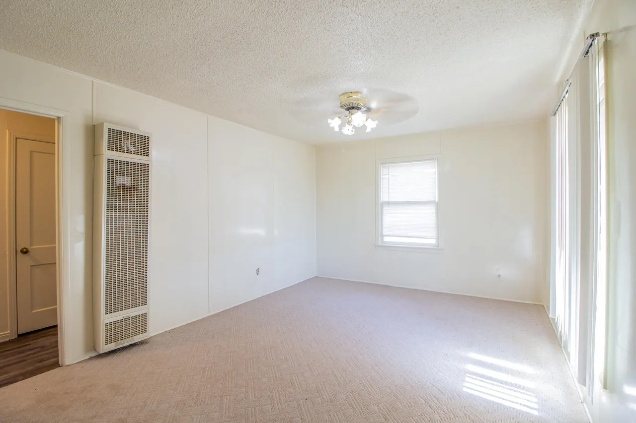 Photo 5 — 202 Avenue C, Levelland, TX 79336