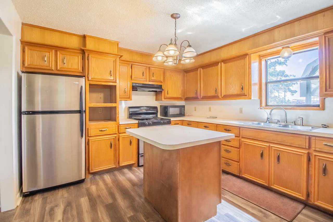 Photo 8 — 202 Avenue C, Levelland, TX 79336