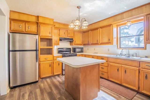 Photo 8 — 202 Avenue C, Levelland, TX 79336