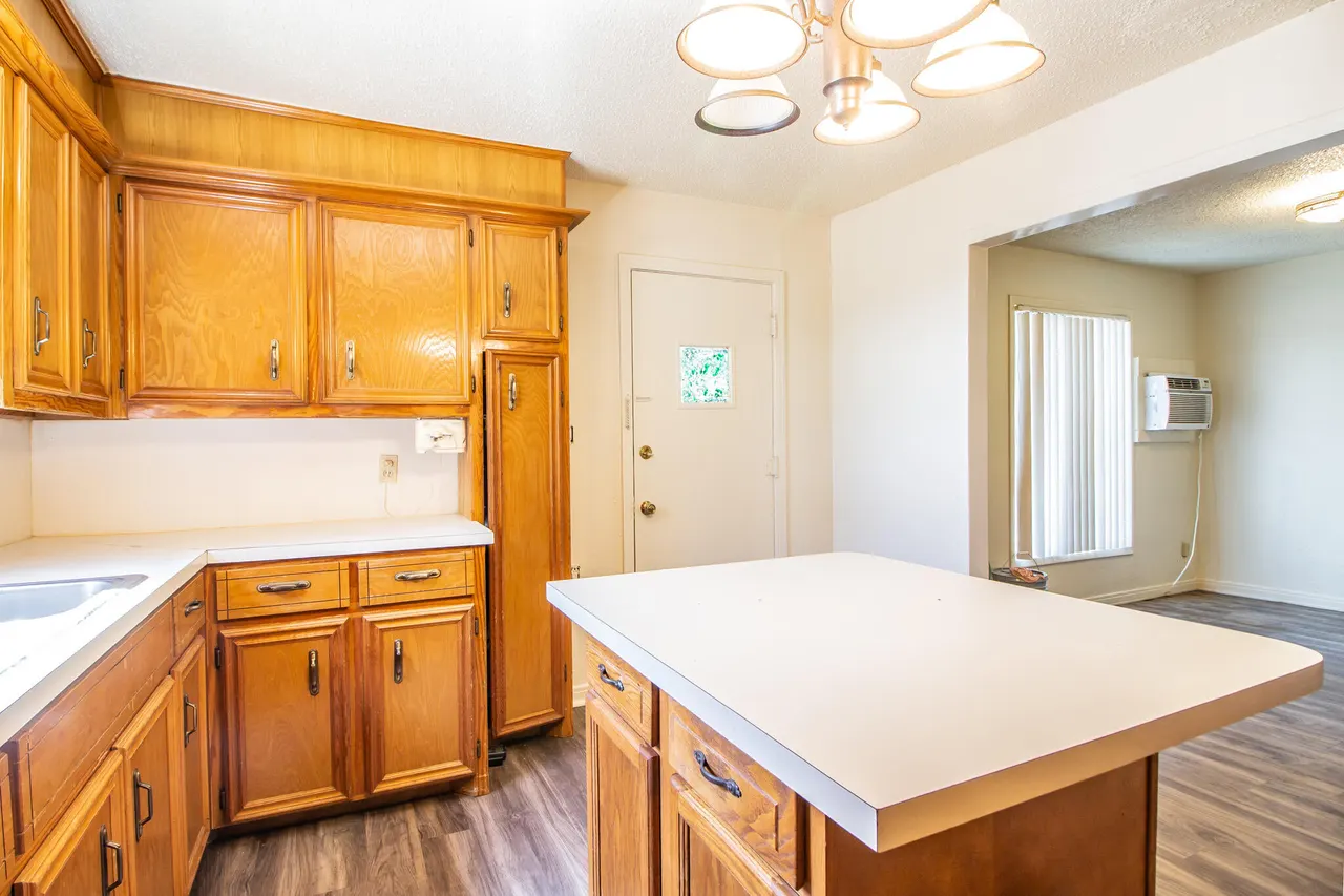 Photo 10 — 202 Avenue C, Levelland, TX 79336