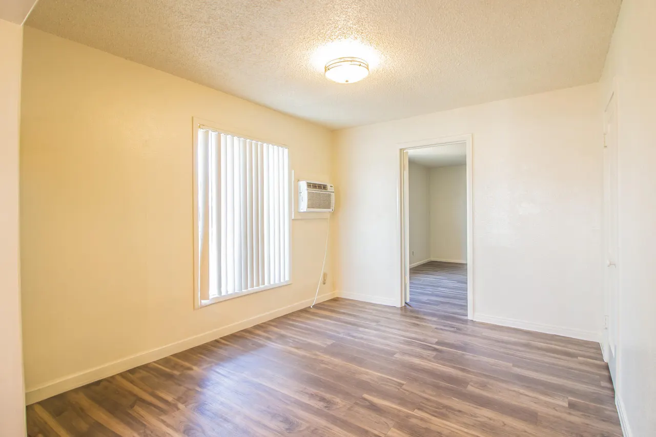 Photo 11 — 202 Avenue C, Levelland, TX 79336