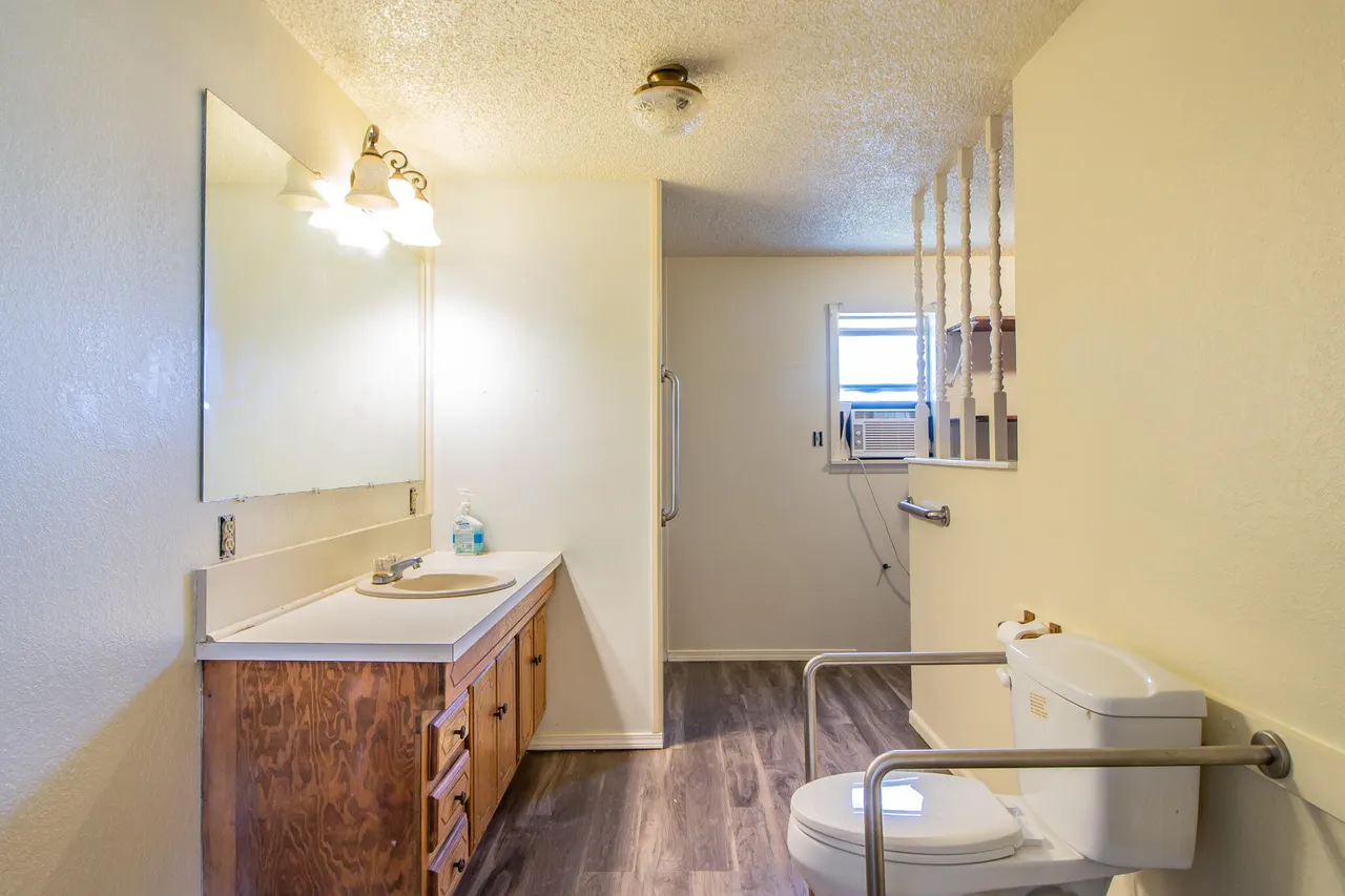 Photo 14 — 202 Avenue C, Levelland, TX 79336