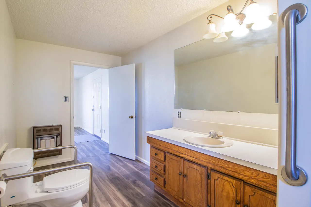 Photo 16 — 202 Avenue C, Levelland, TX 79336