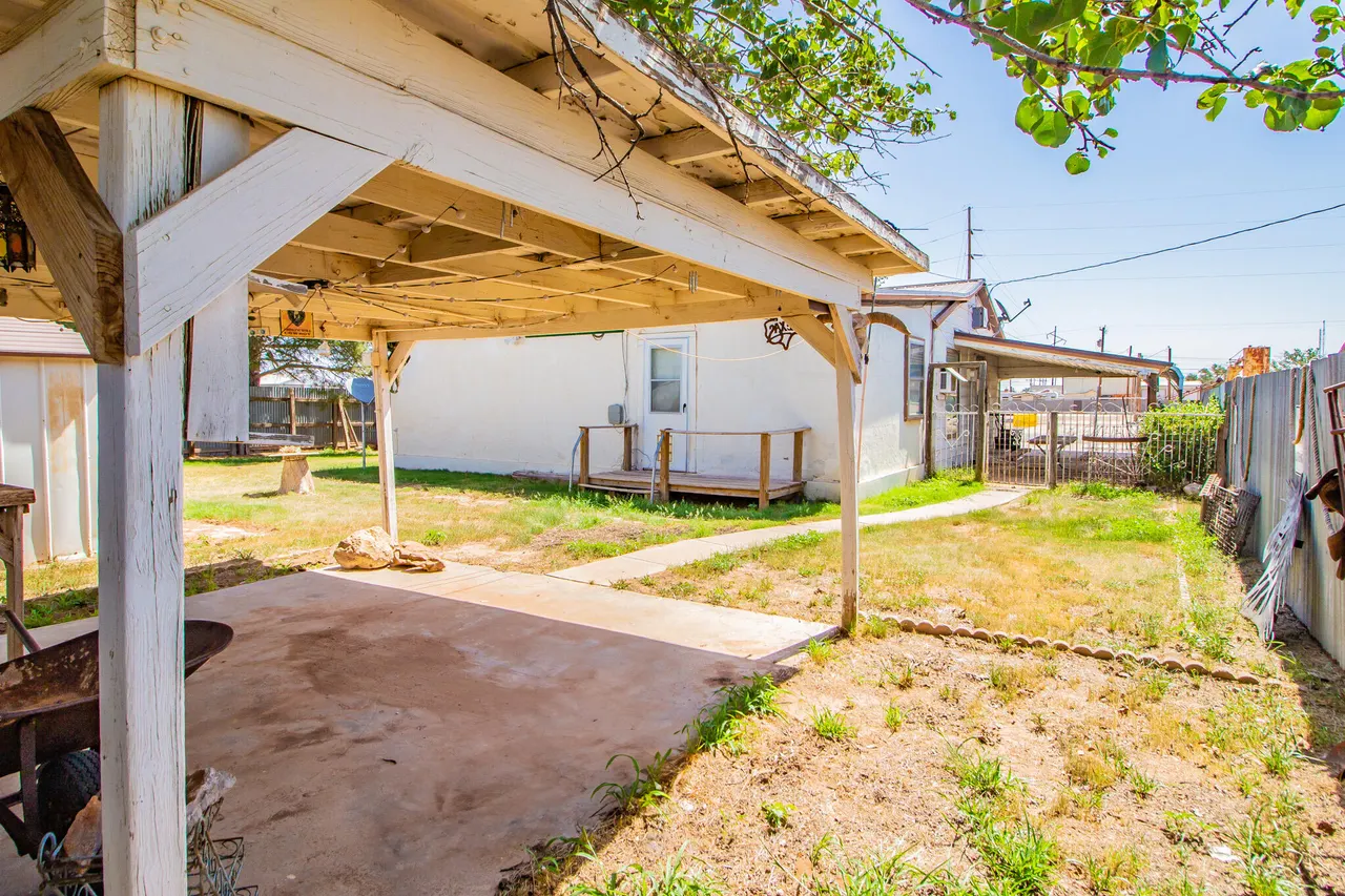 Photo 22 — 202 Avenue C, Levelland, TX 79336