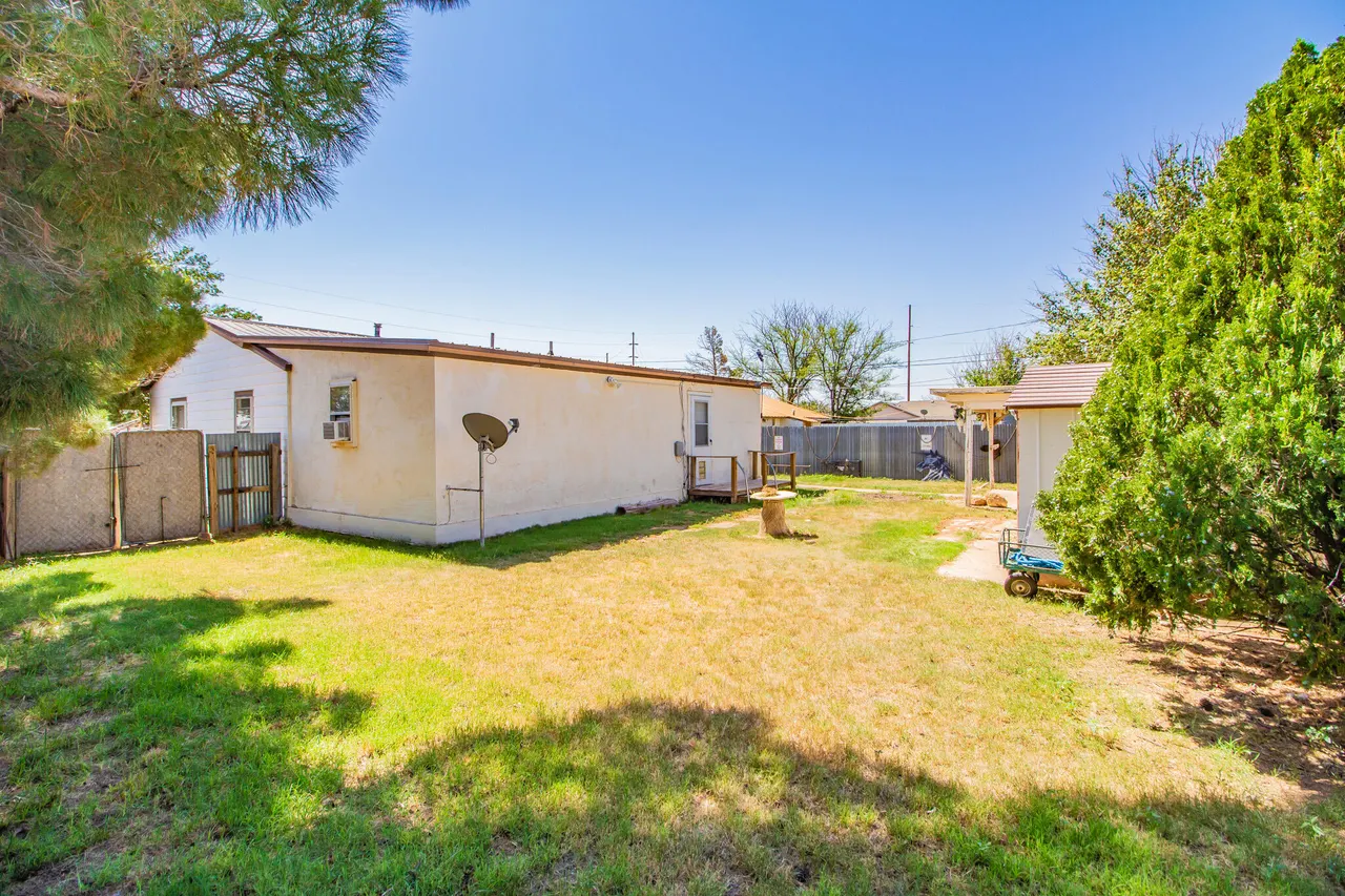 Photo 23 — 202 Avenue C, Levelland, TX 79336